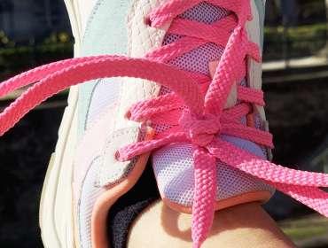 This summer, dare to wear colored laces!