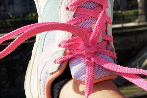 SLZC 1 paire de lacets plats lacets en 4 couleurs lacets utilisés for lacets de chaussures lacets blancs for les hommes et les femmes des chaussures de sport Color : Pink, Size : 120CM 